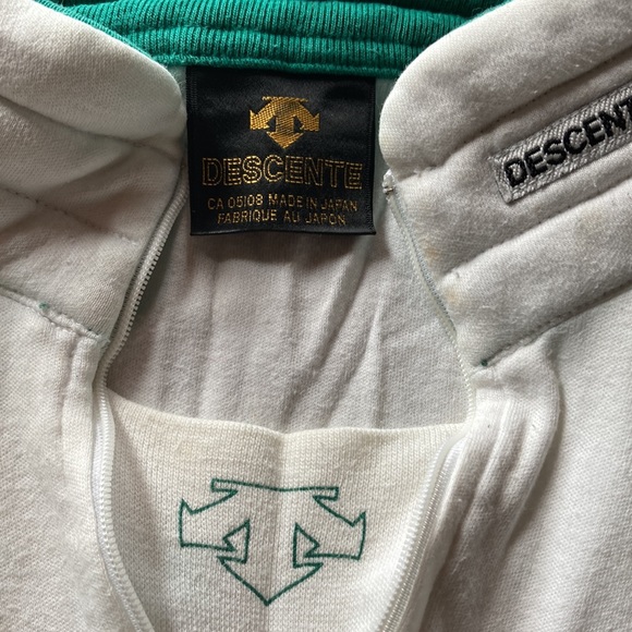 Descente White 100% Fine Cotton Jersey, made in Japan.  Polyester zip up collar. - Picture 5 of 5